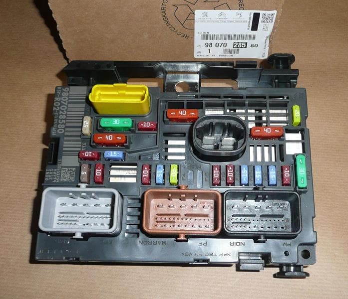 Motor İç Sigorta Kutusu Peugeot P407-P3008-P5008-RZC-Partner-Citroen C4 Picasso-C5-C6
